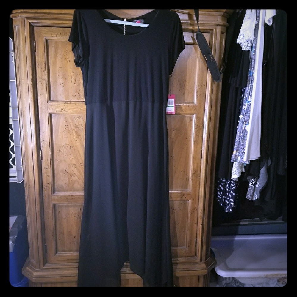 BNWT: Vince Camuto Black Hi-Lo dress